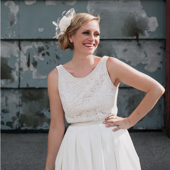 Wedding Dress (2 Piece) + Hair Fastener - Picture 4 of 10